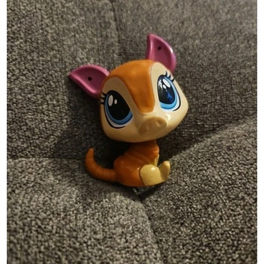 LPS Audra Shelter Armadillo 4100‎ Blue Eyes Pink Ears Littlest Pet
